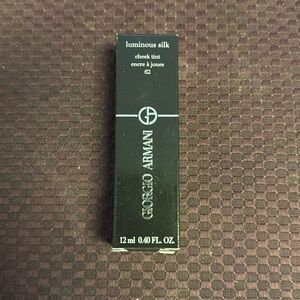 Armani Beauty
Luminous Silk Cheek Tint Color: 62 Delicate Mauve - dusty rose